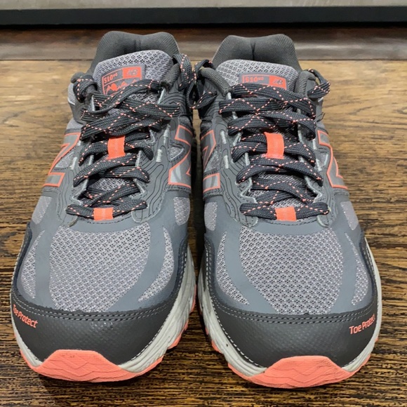 New Balance All Terrain Women’s Shoes Size 10 - Picture 5 of 9